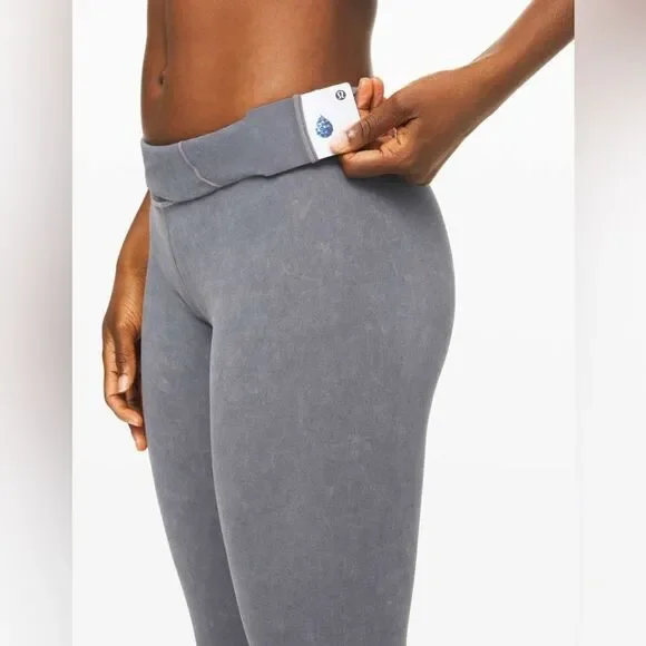 Lululemon Wunder Under High-Rise Tight *Snow Washed 28"
Washed Luna Size 4 - Picture 3 of 14